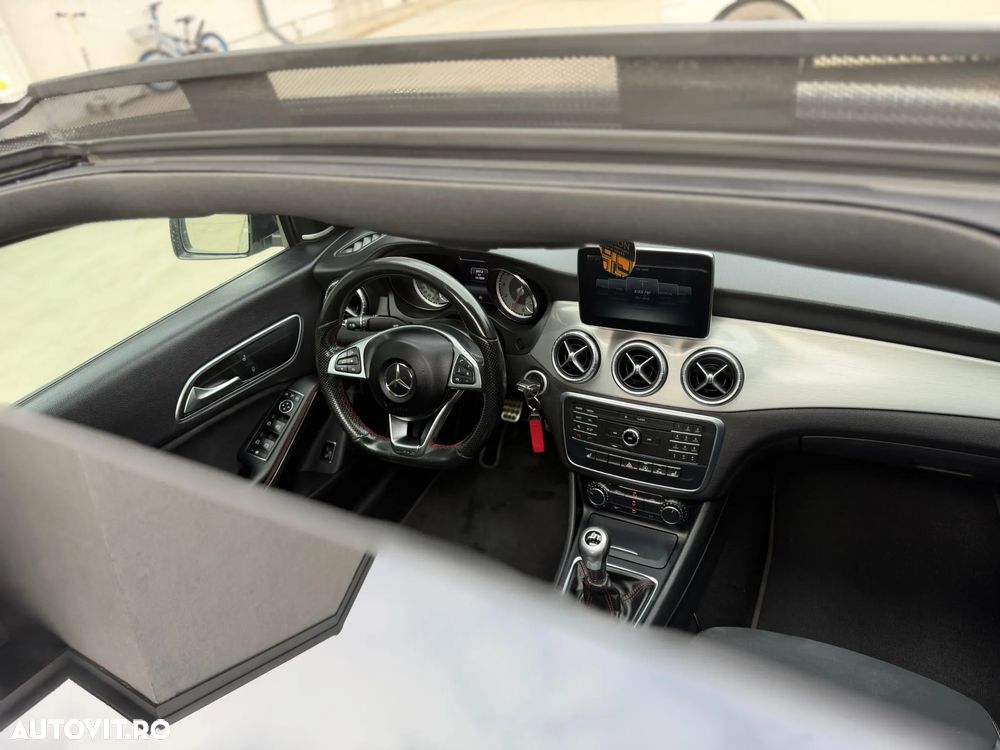 Mercedes-Benz CLA 180 AMG Line - 17