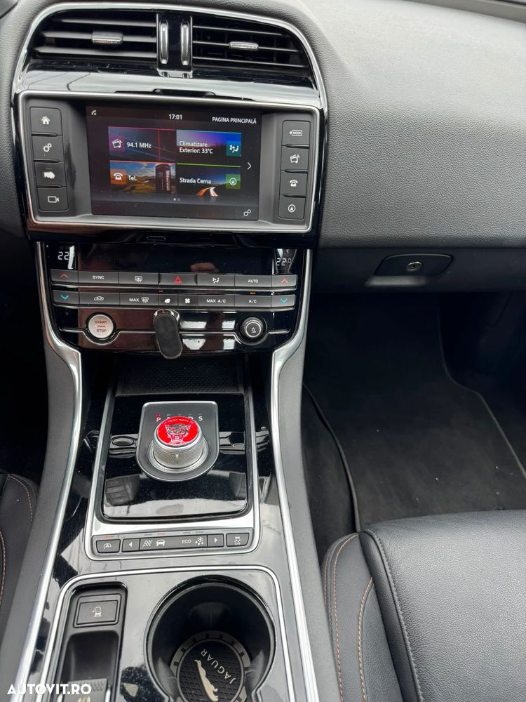 Jaguar XE 2.0 Prestige - 6