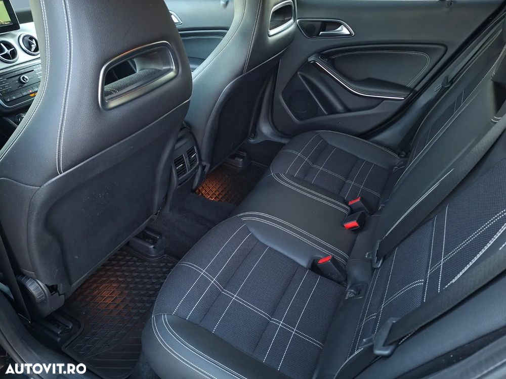 Mercedes-Benz GLA 220 d 4Matic 7G-DCT - 15