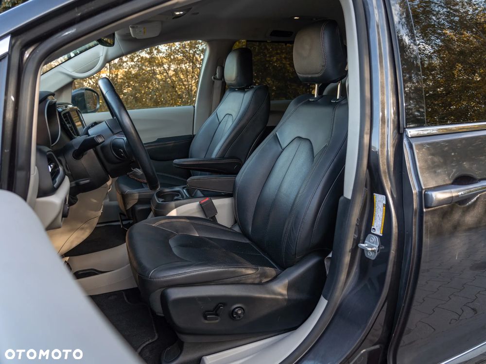 Chrysler Pacifica - 10