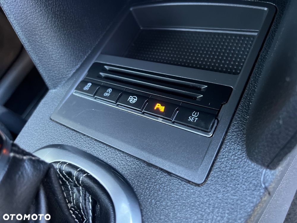 Volkswagen Touran 2.0 TDI DPF Highline Perfectline DSG - 17