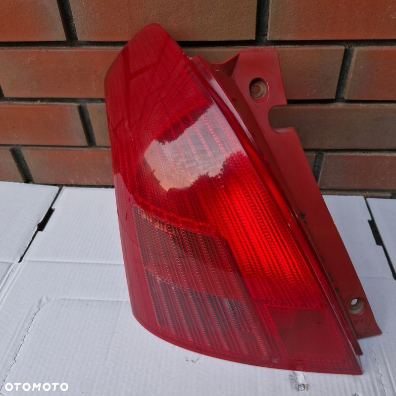 LAMPA LEWA TYŁ SUZUKI SWIFT IV P4476L - 1