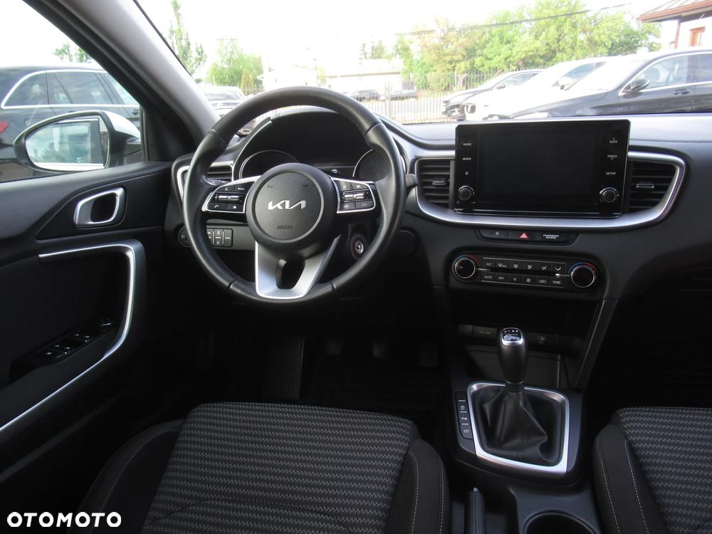 Kia Ceed 1.5 T-GDI M - 11