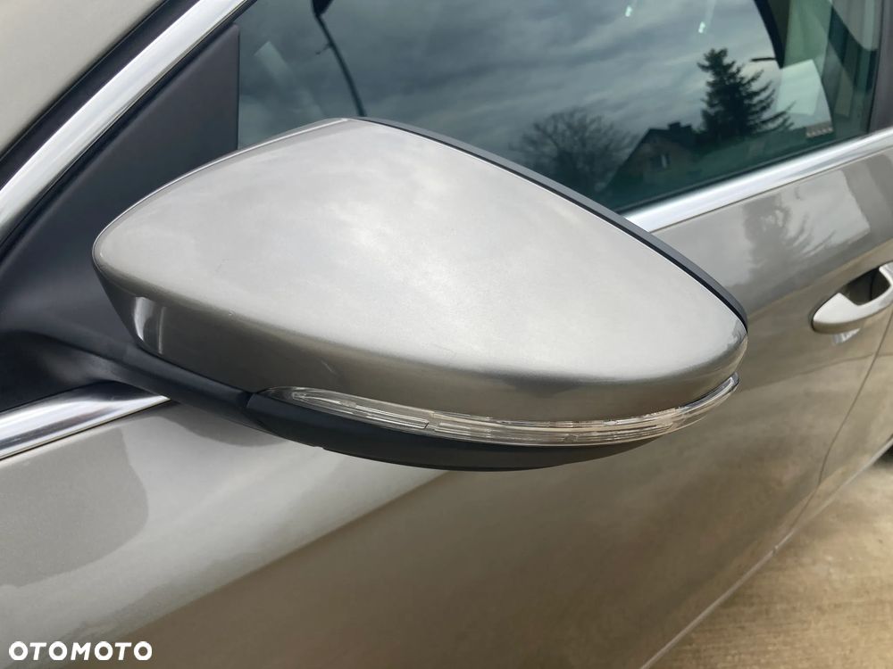 Volkswagen Passat 2.0 TDI DPF BlueMotion Technology Highline - 20