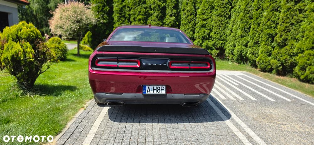 Dodge Challenger - 11