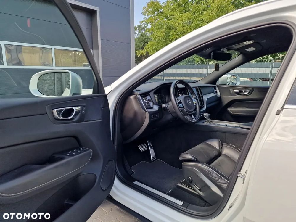 Volvo XC 60 D4 R-Design - 27