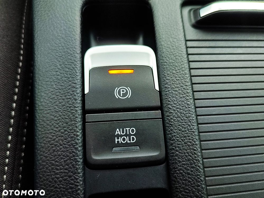 Volkswagen Passat 2.0 TDI (BlueMotion Technology) Highline - 28