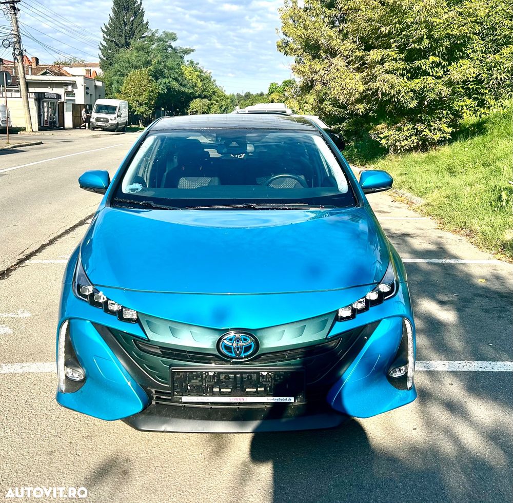 Toyota Prius Plug-in Hybrid Solar - 1