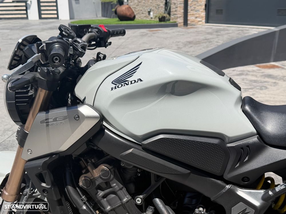 Honda CB R - 11