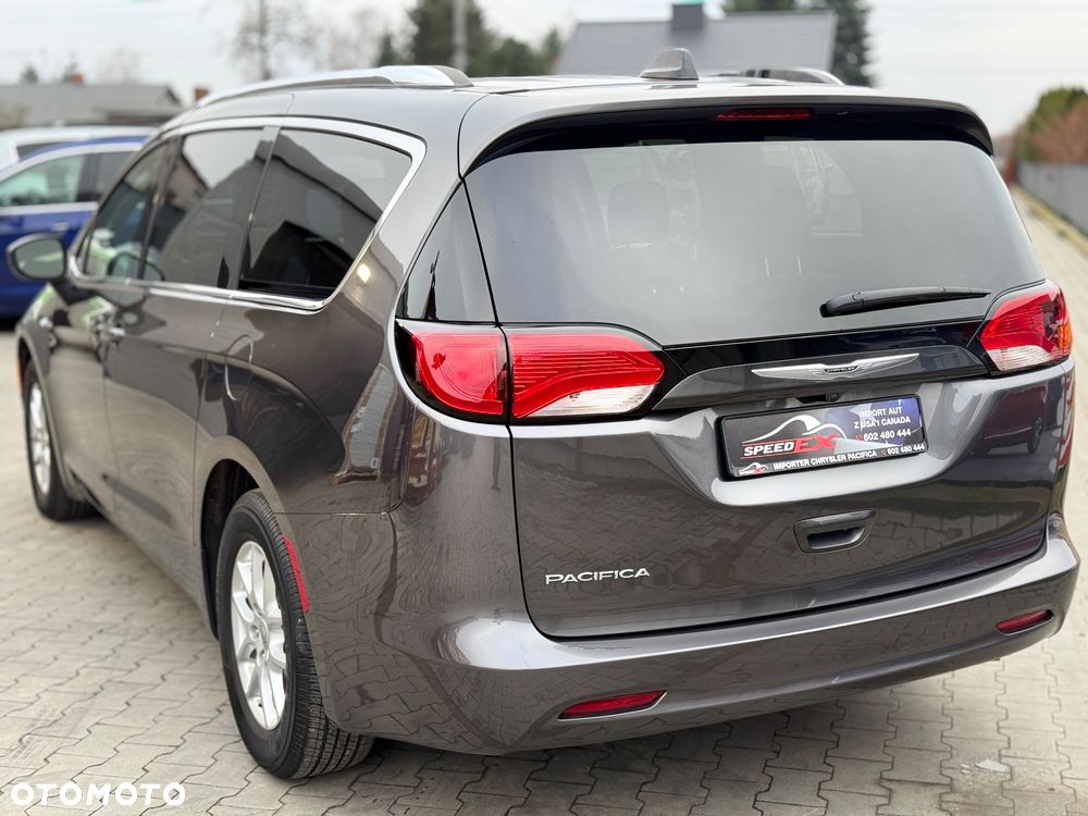 Chrysler Pacifica - 8