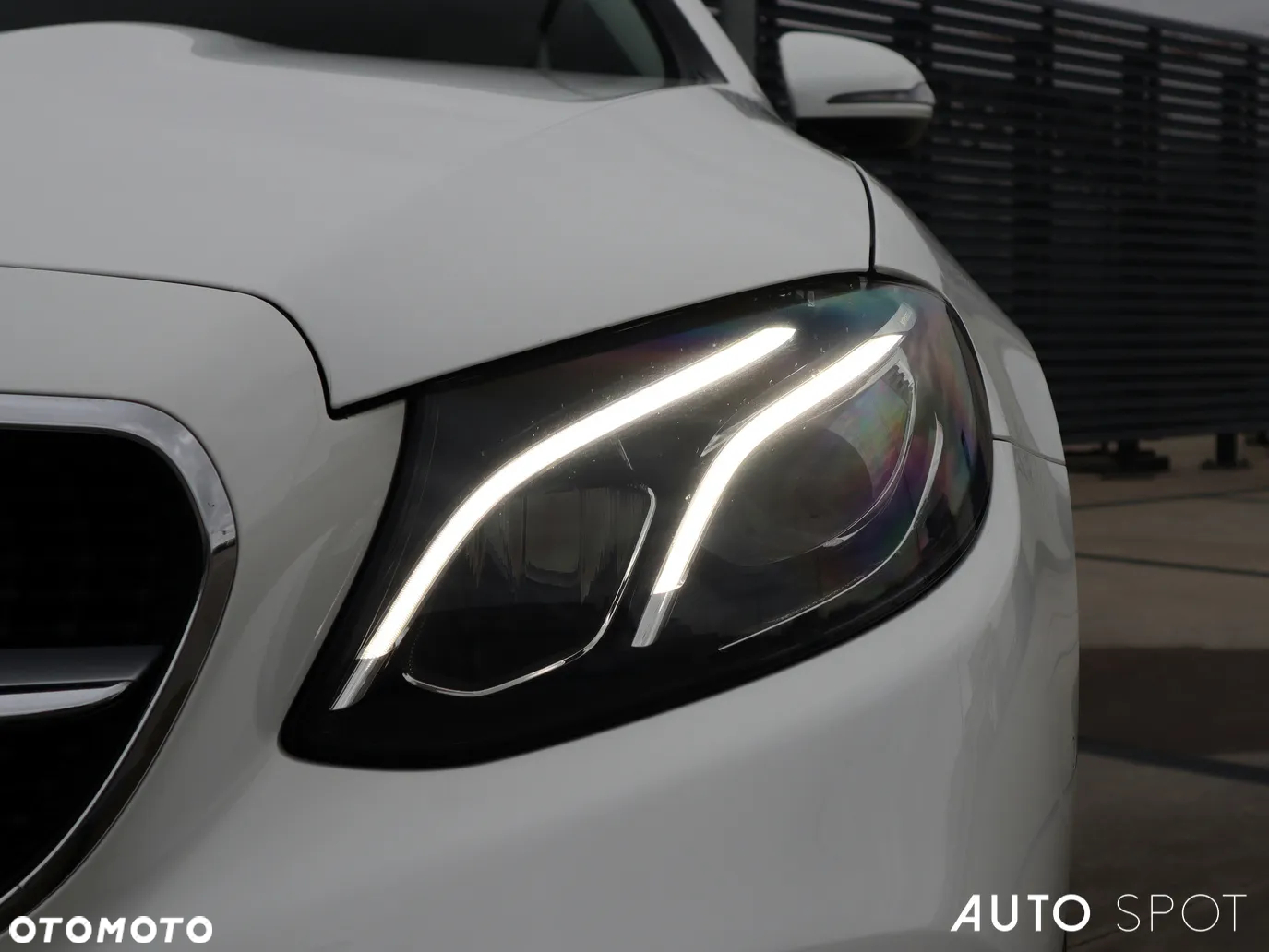 Mercedes-Benz Klasa E 220 d Coupe 9G-TRONIC - 13