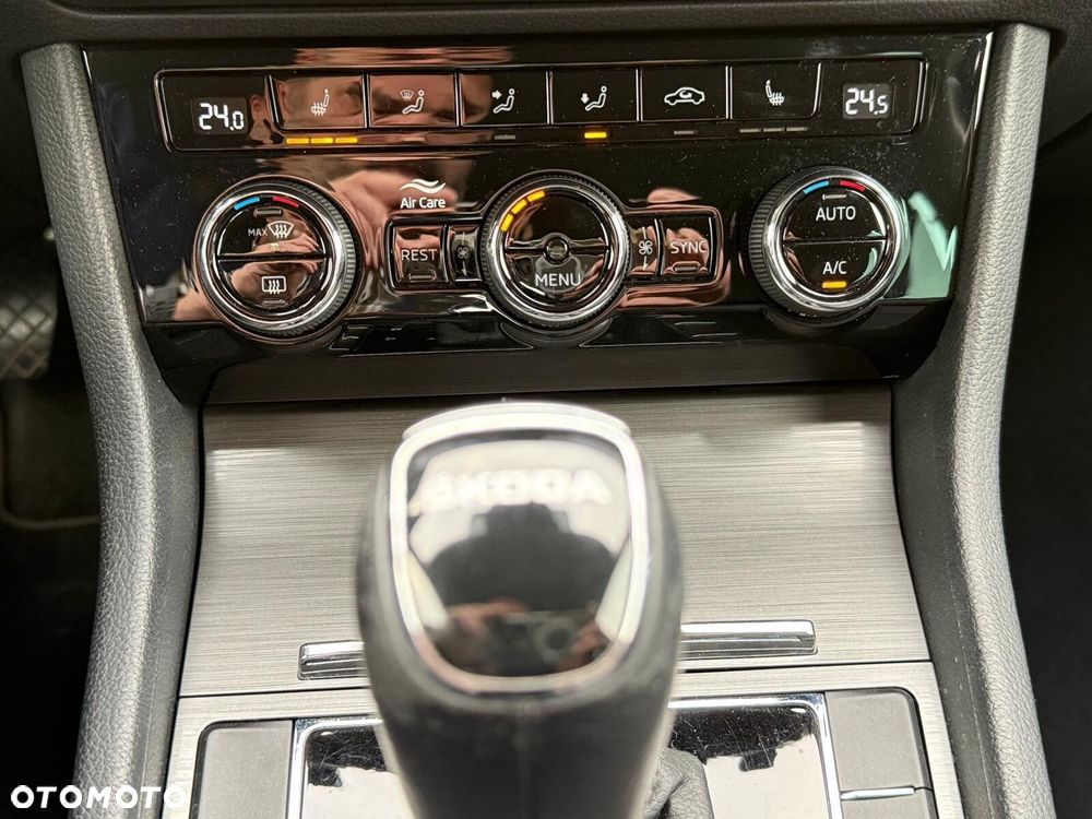 Skoda Superb 2.0 TDI SCR Style DSG - 30