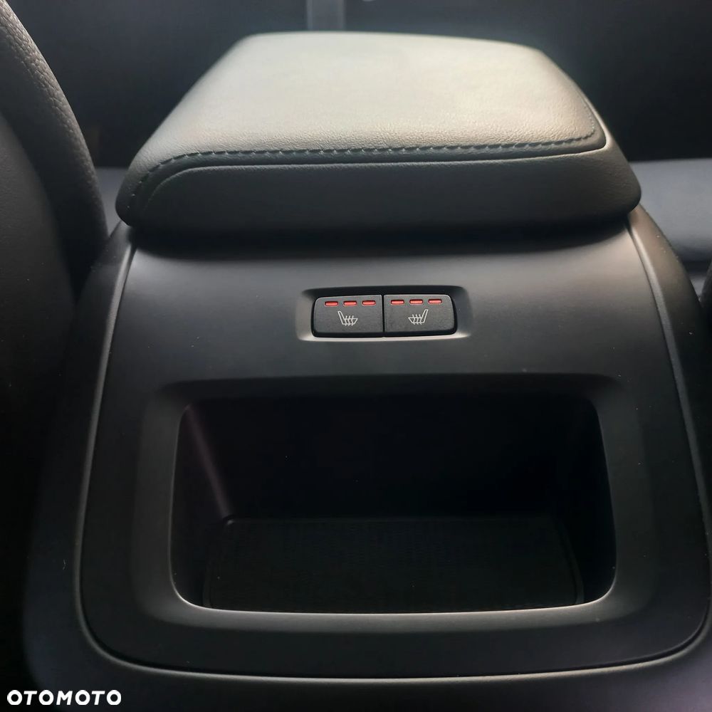 Volvo XC 60 B4 D Plus Dark - 8