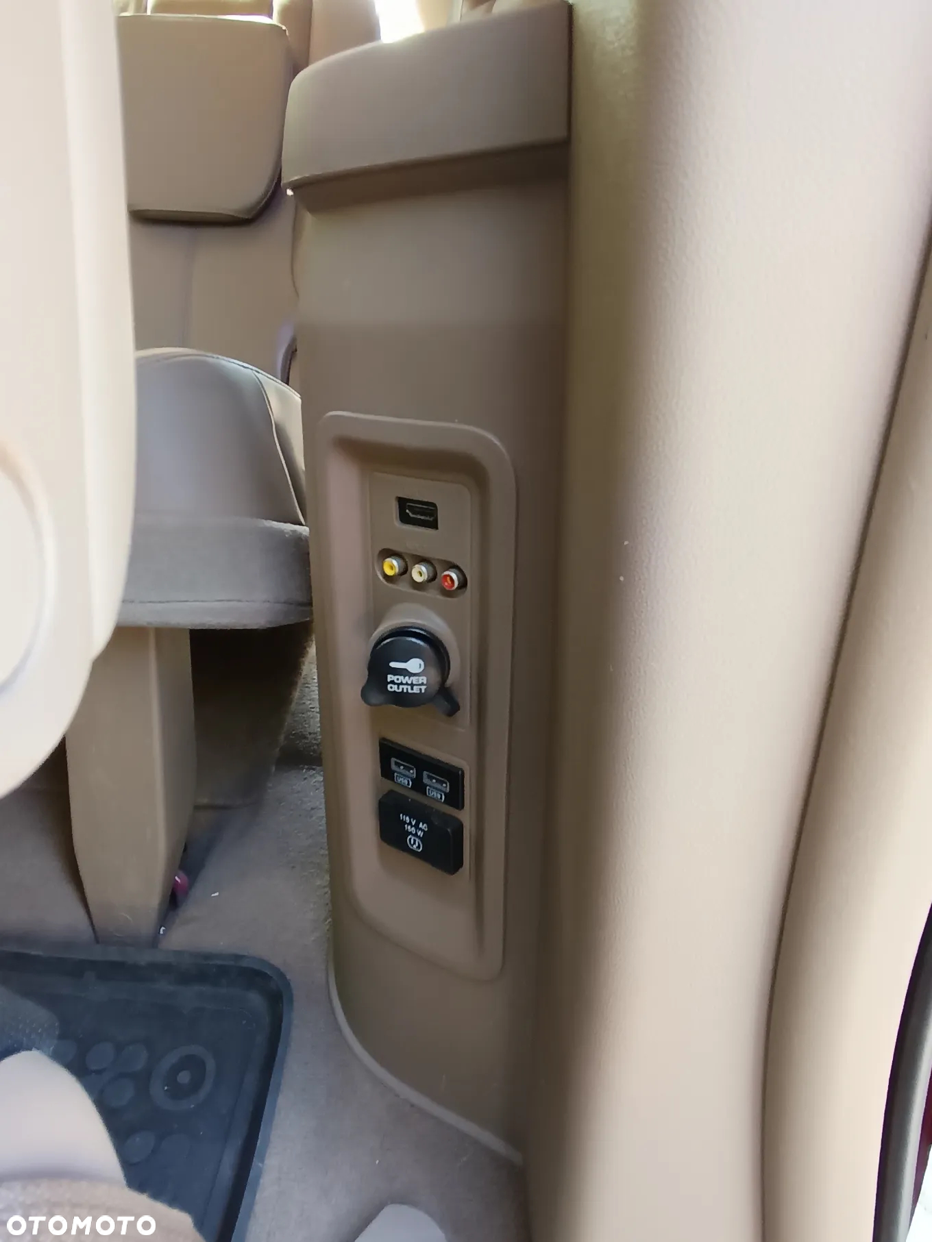 Chrysler Town & Country 3.6 Limited - 19
