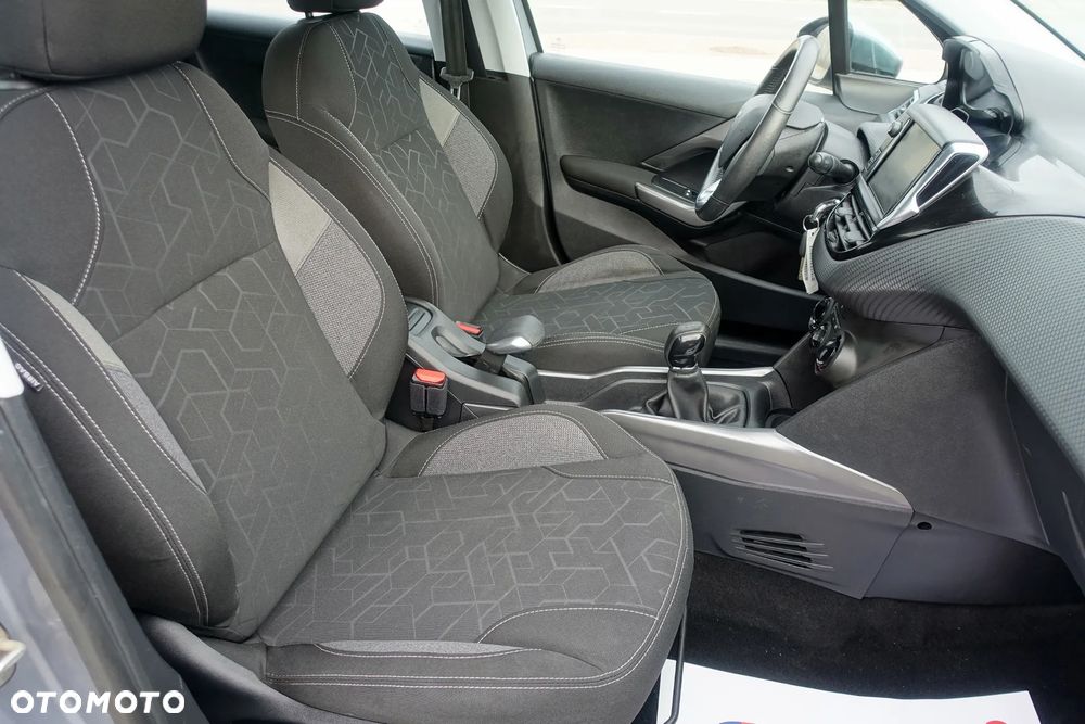 Peugeot 2008 1.2 Pure Tech Active - 12