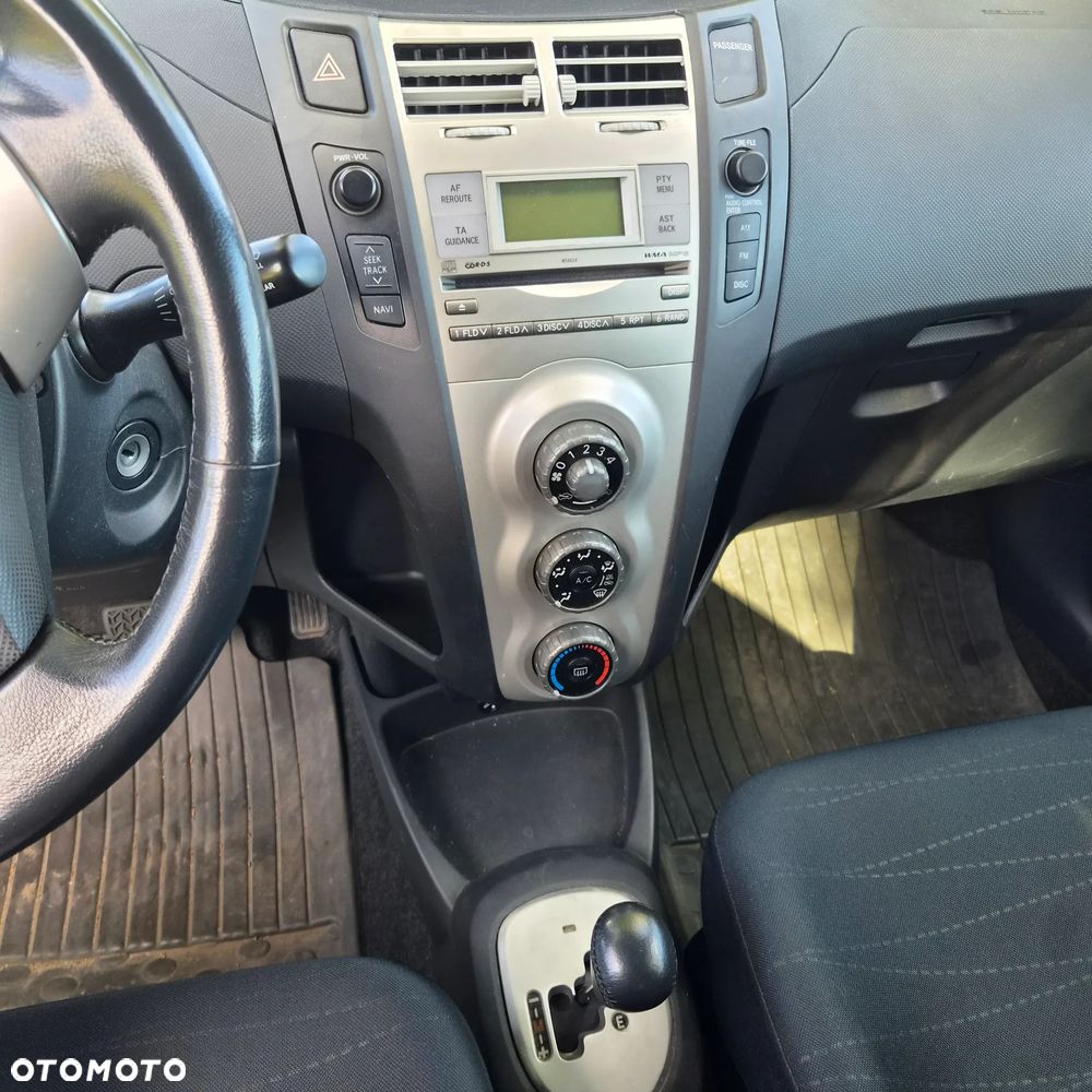 Toyota Yaris - 10
