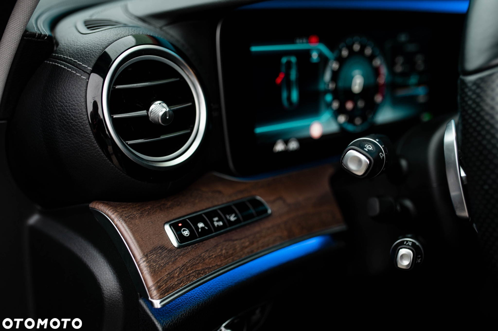 Mercedes-Benz Klasa E 400 4-Matic 9G-TRONIC - 14