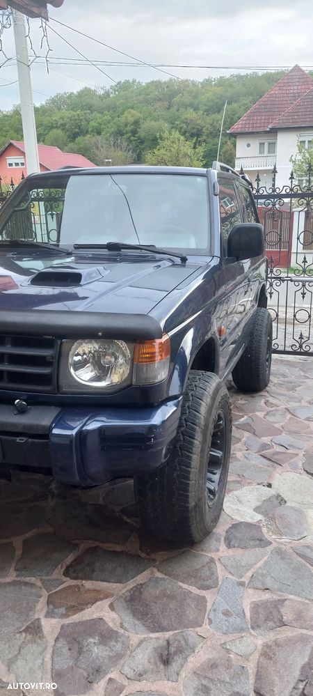 Mitsubishi Pajero - 1
