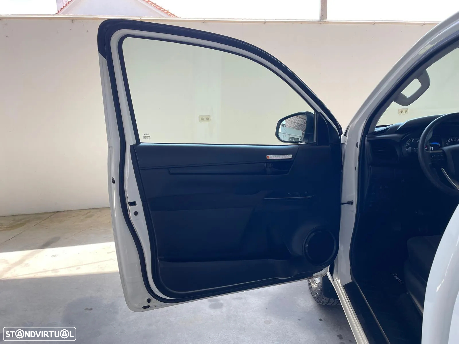 Toyota Hilux 2.4 D-4D 4WD Cab. Simples c/IVA Dedutível - 26
