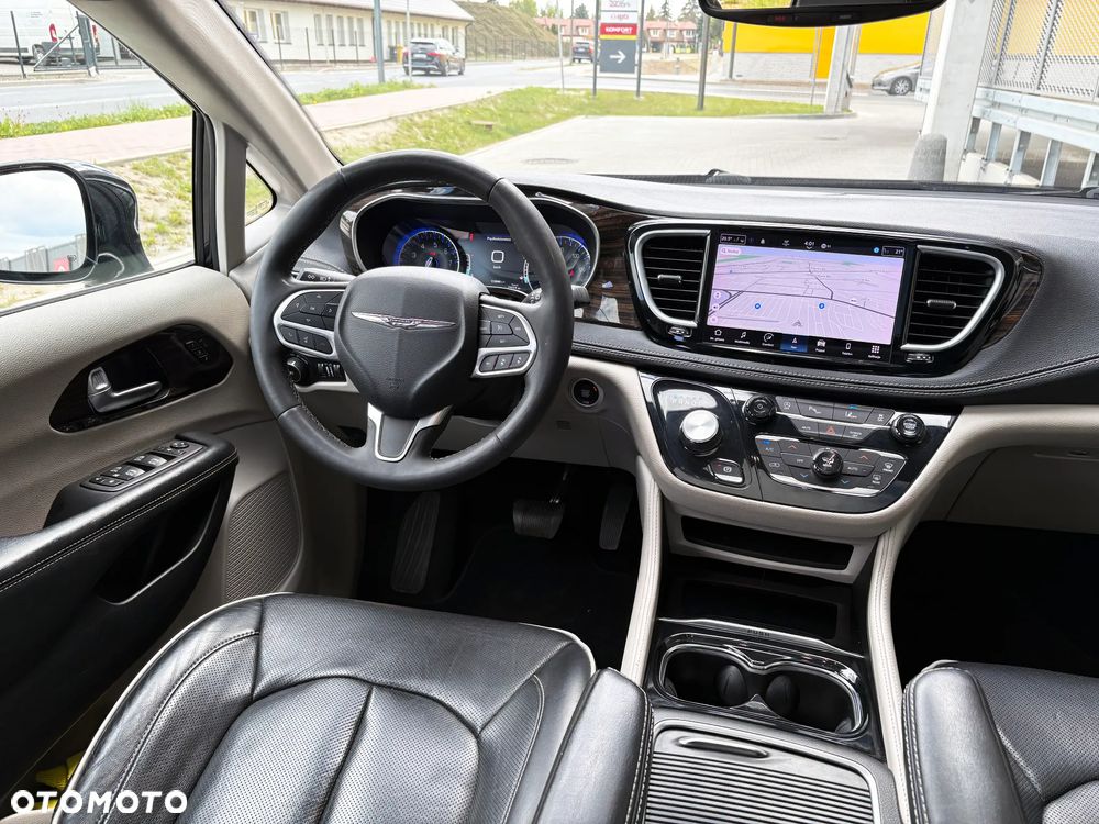 Chrysler Pacifica - 20