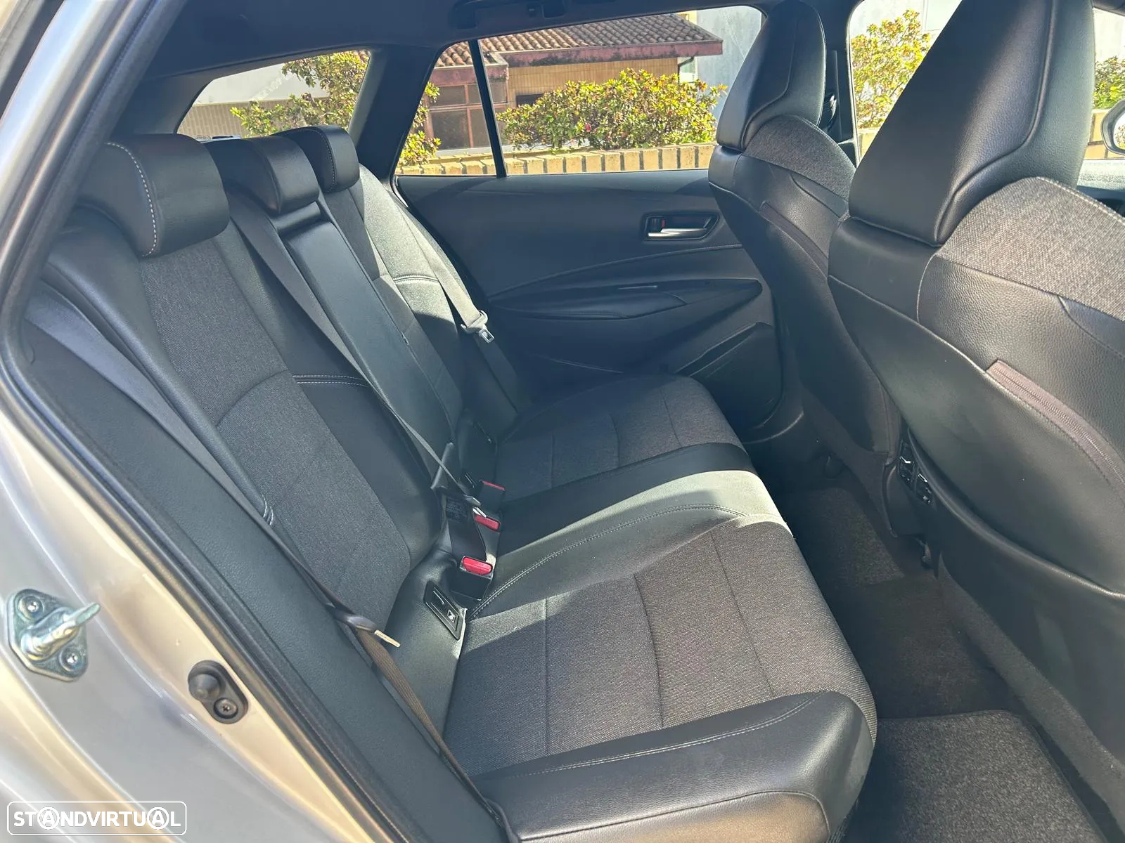 Toyota Corolla Touring Sports 1.8 Hybrid Comfort+P.Sport - 25