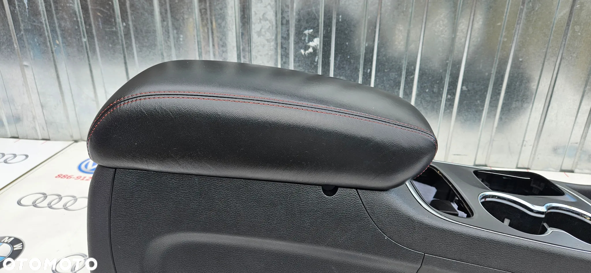 Dodge Durango III LIFT 2014-2017 Wersja RT Czerwona nić Skóra  Podłokietnik Schowek tunelu Tunel środkowy - 5