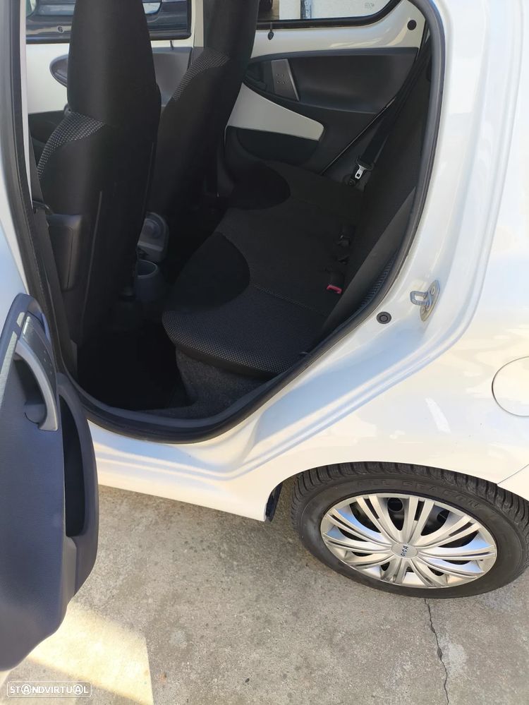 Toyota Aygo 1.0 - 17