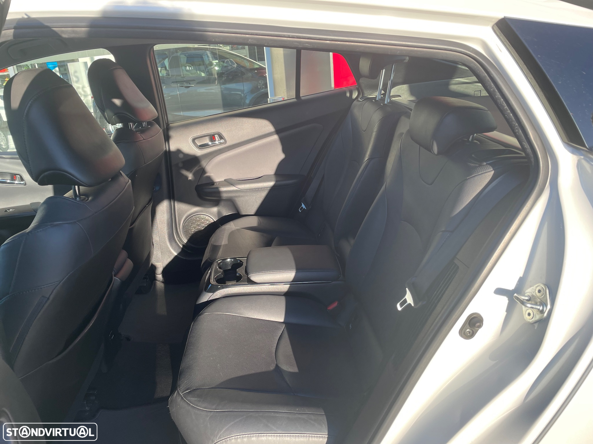Toyota Prius 1.8 Plug-In Luxury Pele - 10