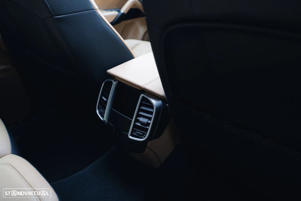 Porsche Cayenne - 29