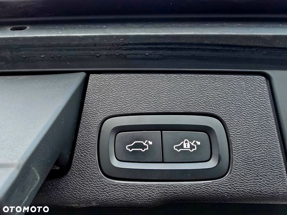 Volvo XC 60 B5 D AWD R-Design - 10