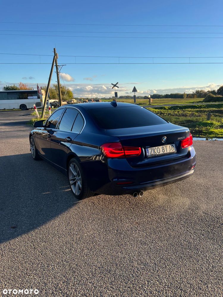 BMW Seria 3 330i - 12