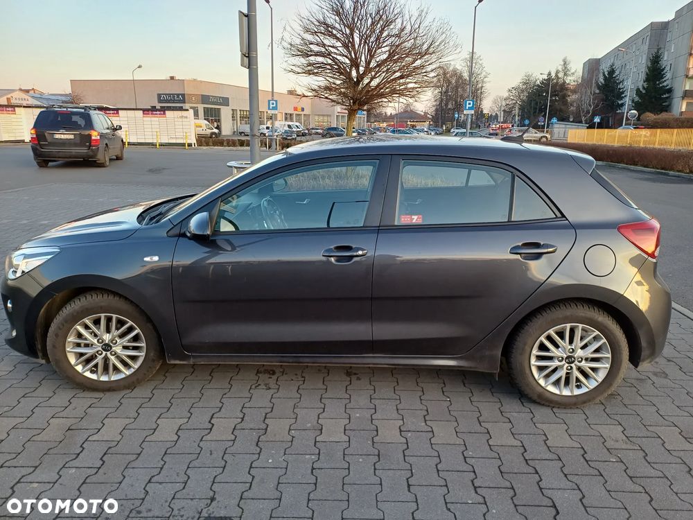 Kia Rio 1.2 L - 1