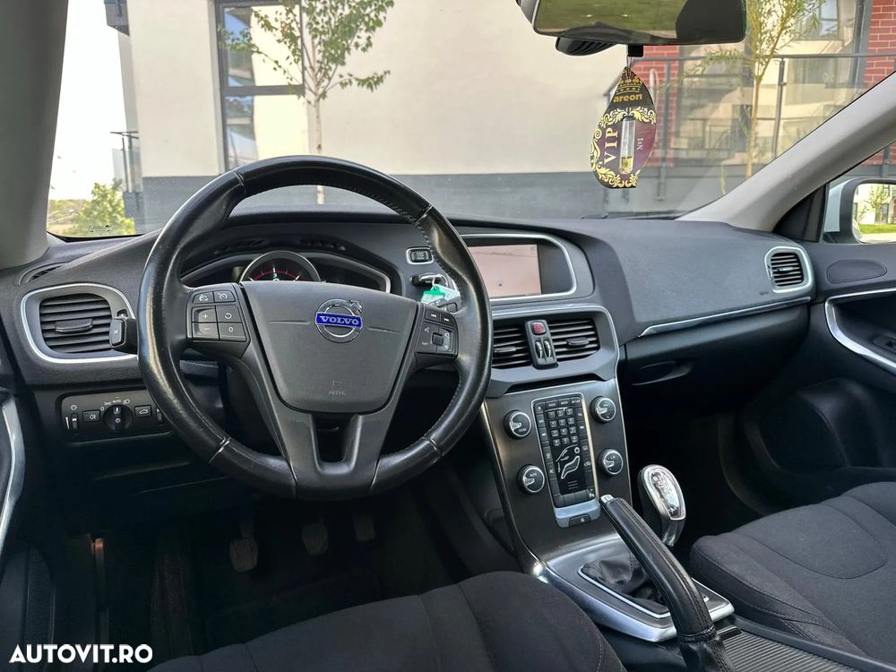 Volvo V40 Cross Country D2 Momentum - 8