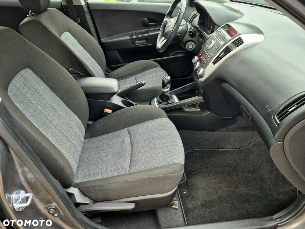 Kia Ceed 1.4 CVVT Dream-Team Edition - 16