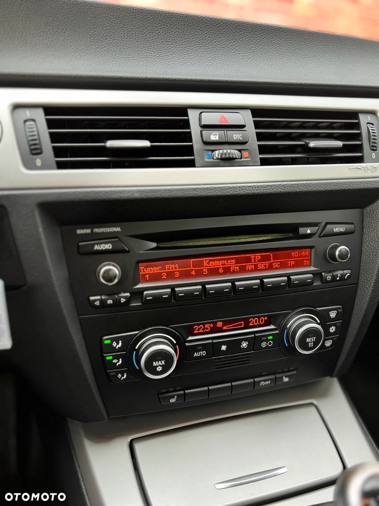 BMW Seria 3 318i - 21