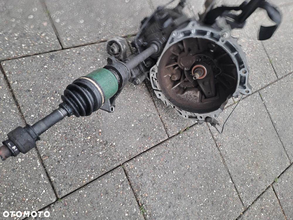 Mazda 6  1.8 16V silnik kompletny kod L8 - 12