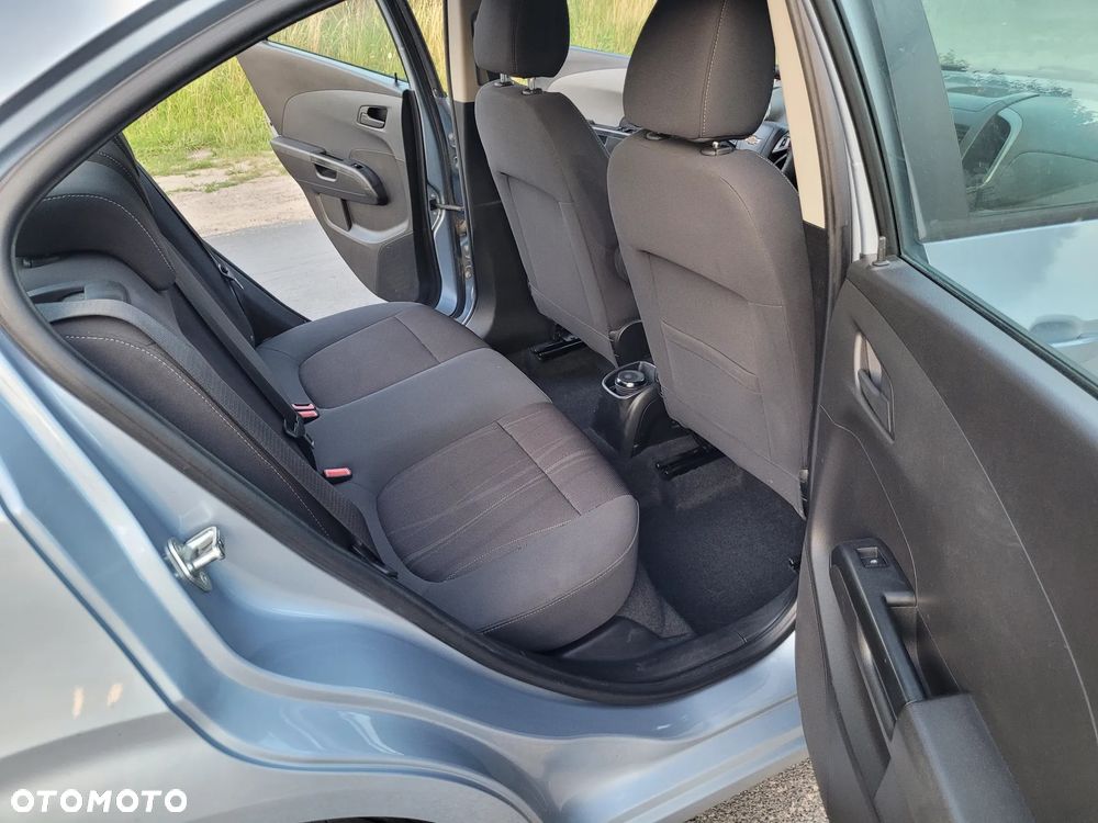 Chevrolet Aveo 1.4 16V LS - 11