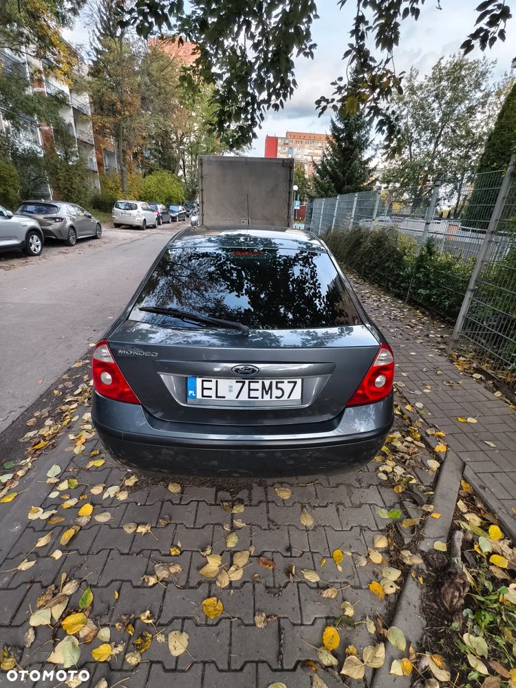 Ford Mondeo 1.8 Ghia - 10