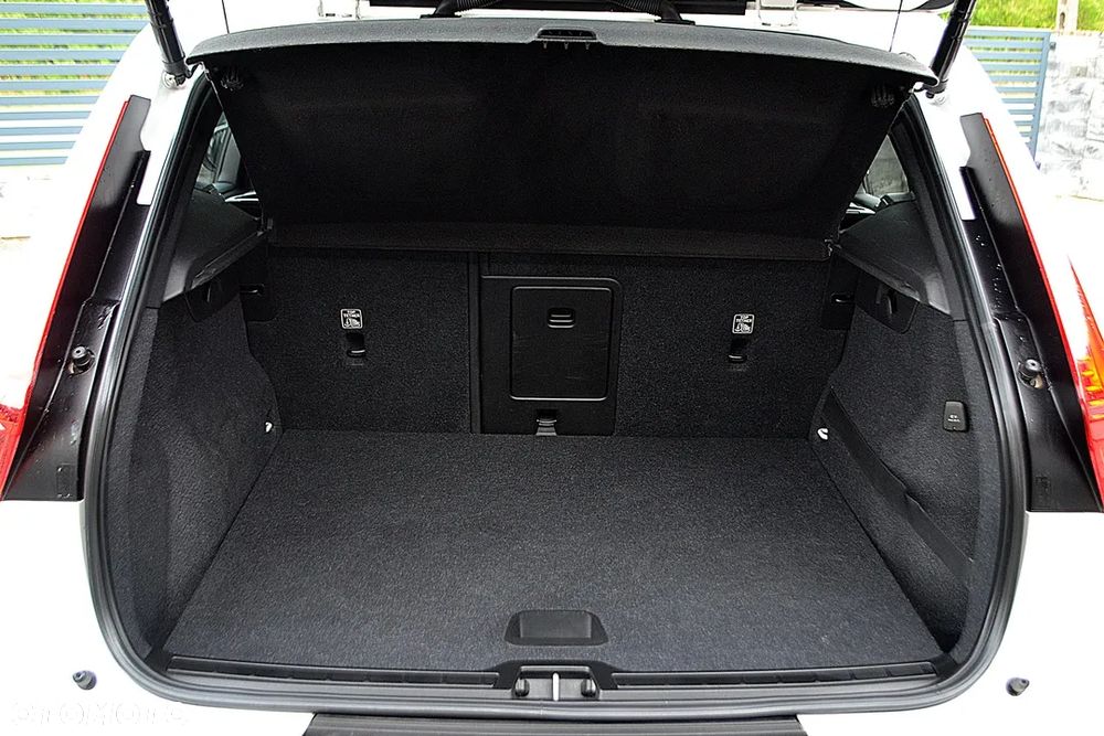 Volvo XC 40 T3 Momentum - 17