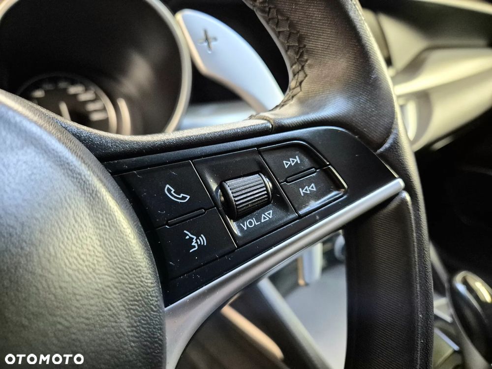 Alfa Romeo Stelvio - 17