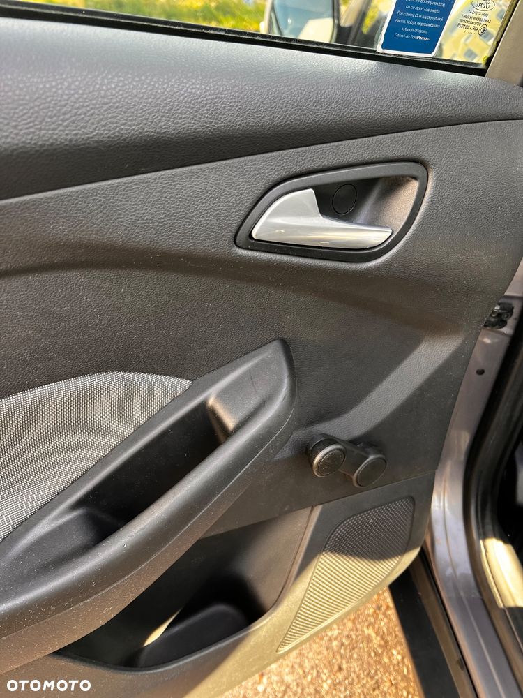 Ford Focus 1.6 Ambiente - 23