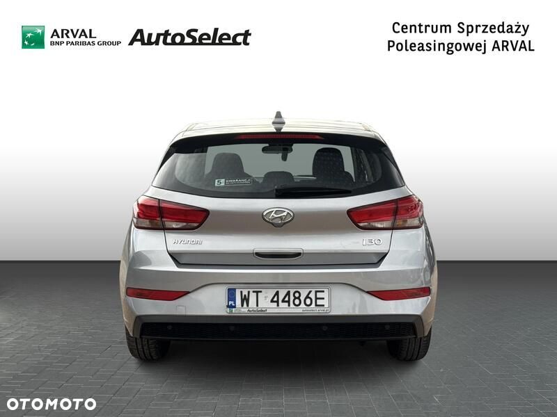 Hyundai i30 1.5 DPI Classic + - 5
