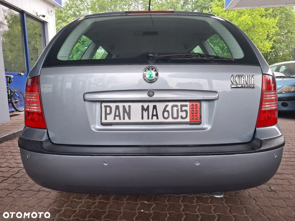 Skoda Octavia 1.6 Combi Ambiente - 12