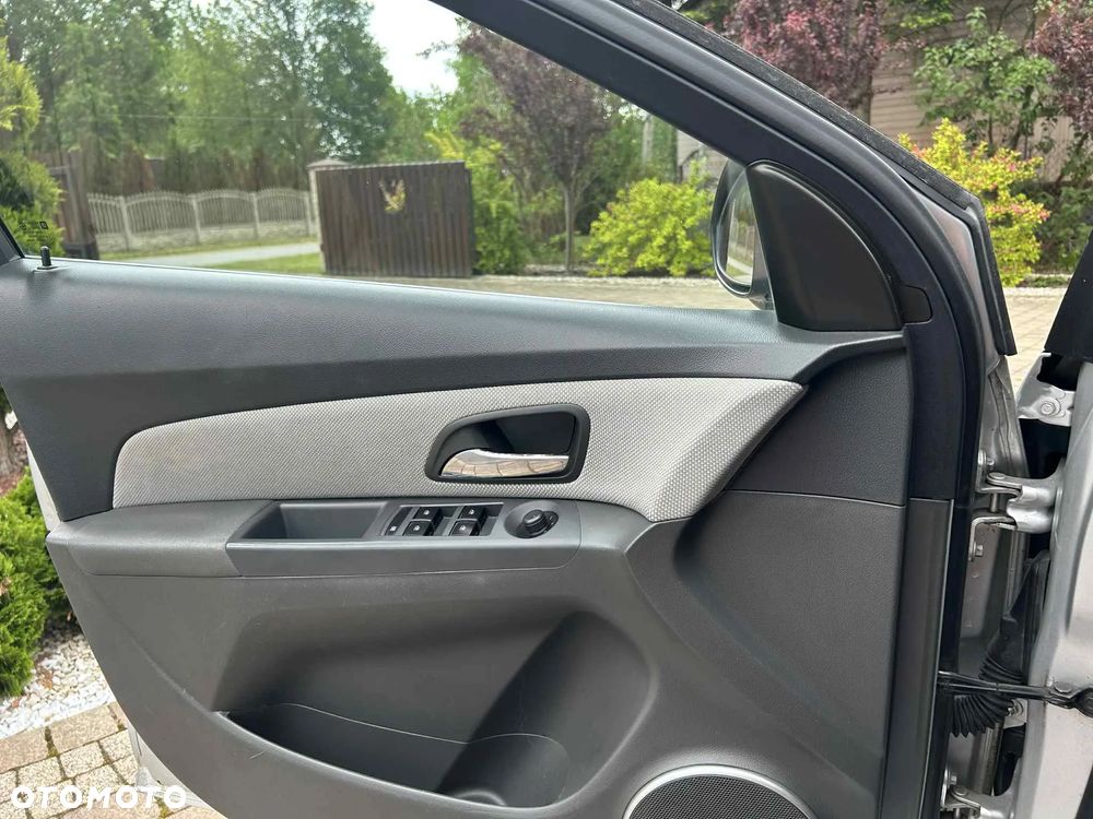 Chevrolet Cruze 1.8 LS - 11