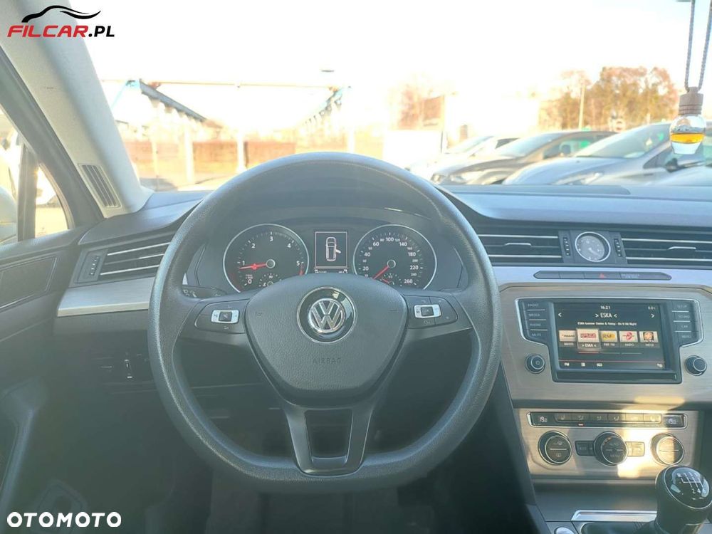 Volkswagen Passat - 14