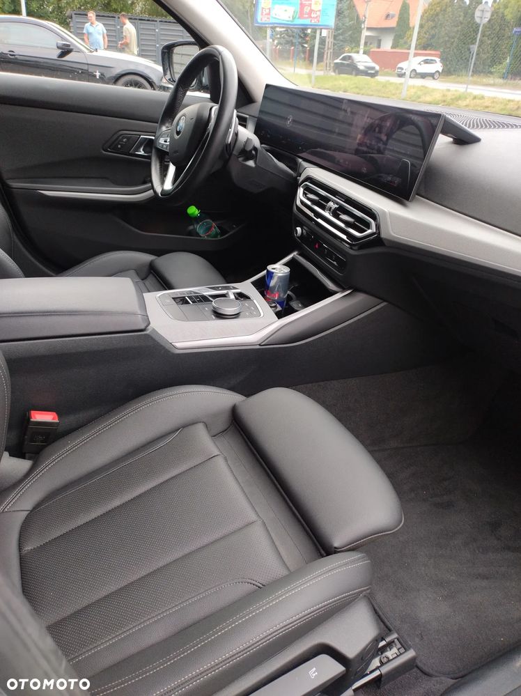 BMW Seria 3 316d mHEV - 17