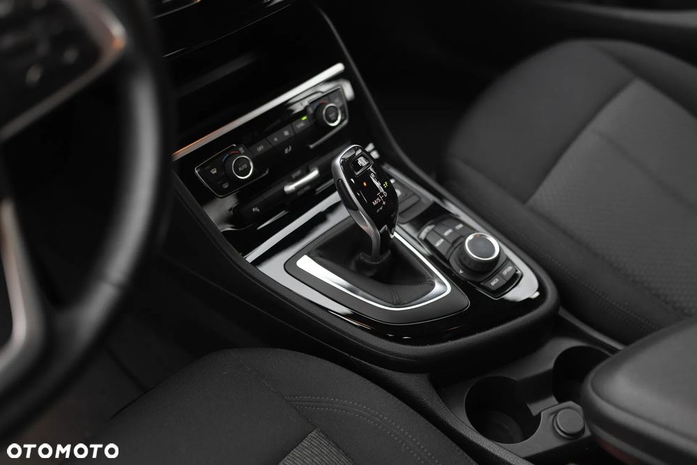 BMW Seria 2 218d Advantage - 19