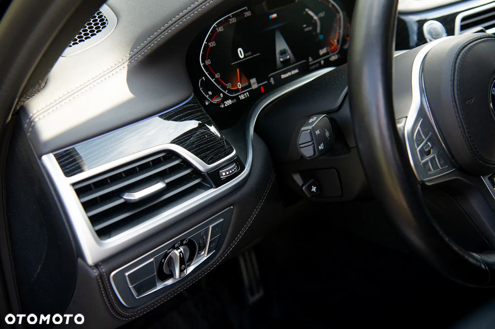 BMW Seria 7 740Li xDrive sport - 30