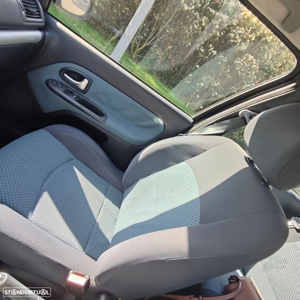 Renault Clio 1.2 16V SE Extreme - 11