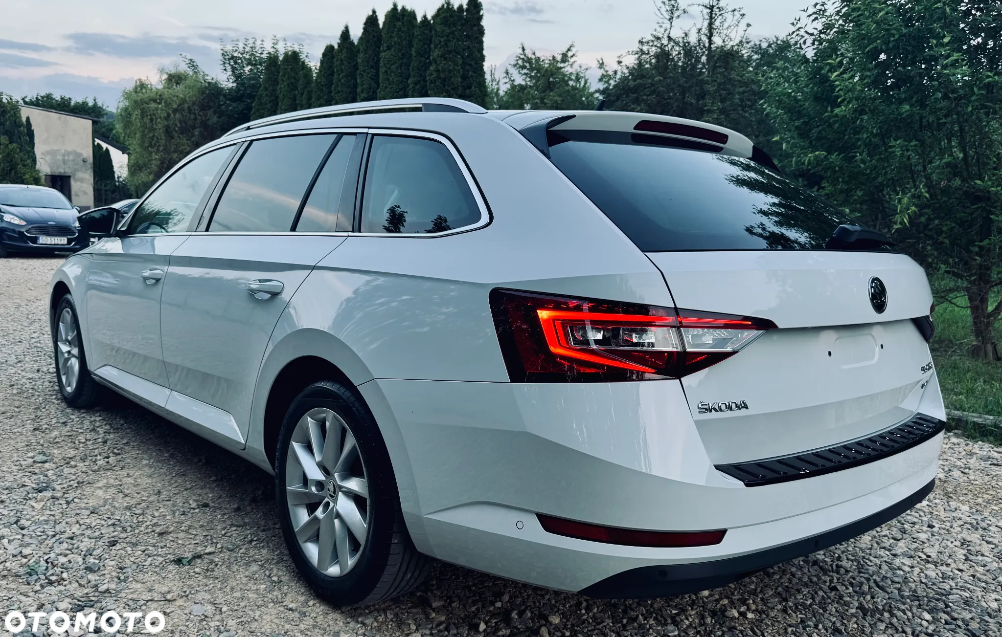 Skoda Superb Combi 2.0 TDI 4x4 DSG Premium Edition - 4